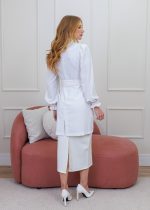 jaleco-chic-branco-maria-elegante-botões-médica-clinica-estetica