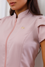 jaleco-gabardine-poliester-luana-rose-manga-curta-funcional-atemporal-fresco-leve-macio-manga-tulipa-recortes-medica-clinica-estetica-saude