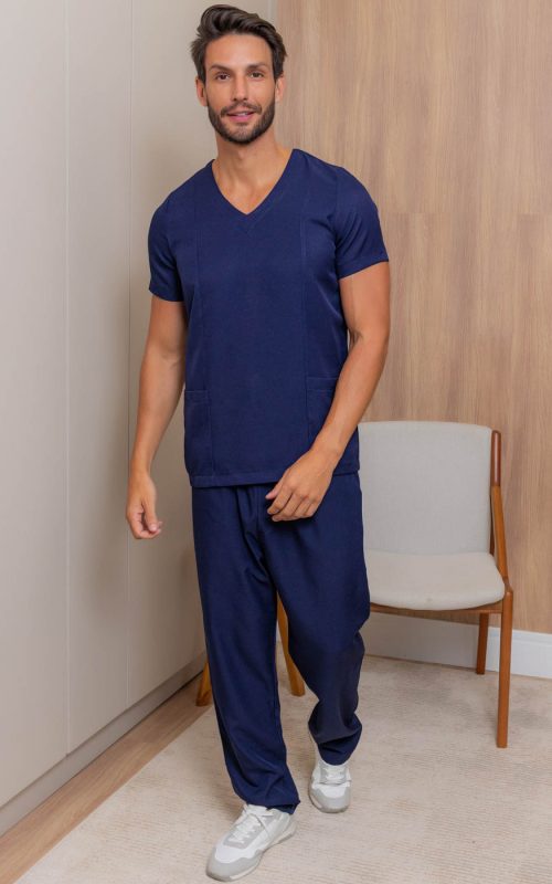 Conjunto cirúrgico masculino em tecido gabardine, oferecendo conforto e praticidade para o dia a dia profissional. Disponível nas cores verde e marinho.