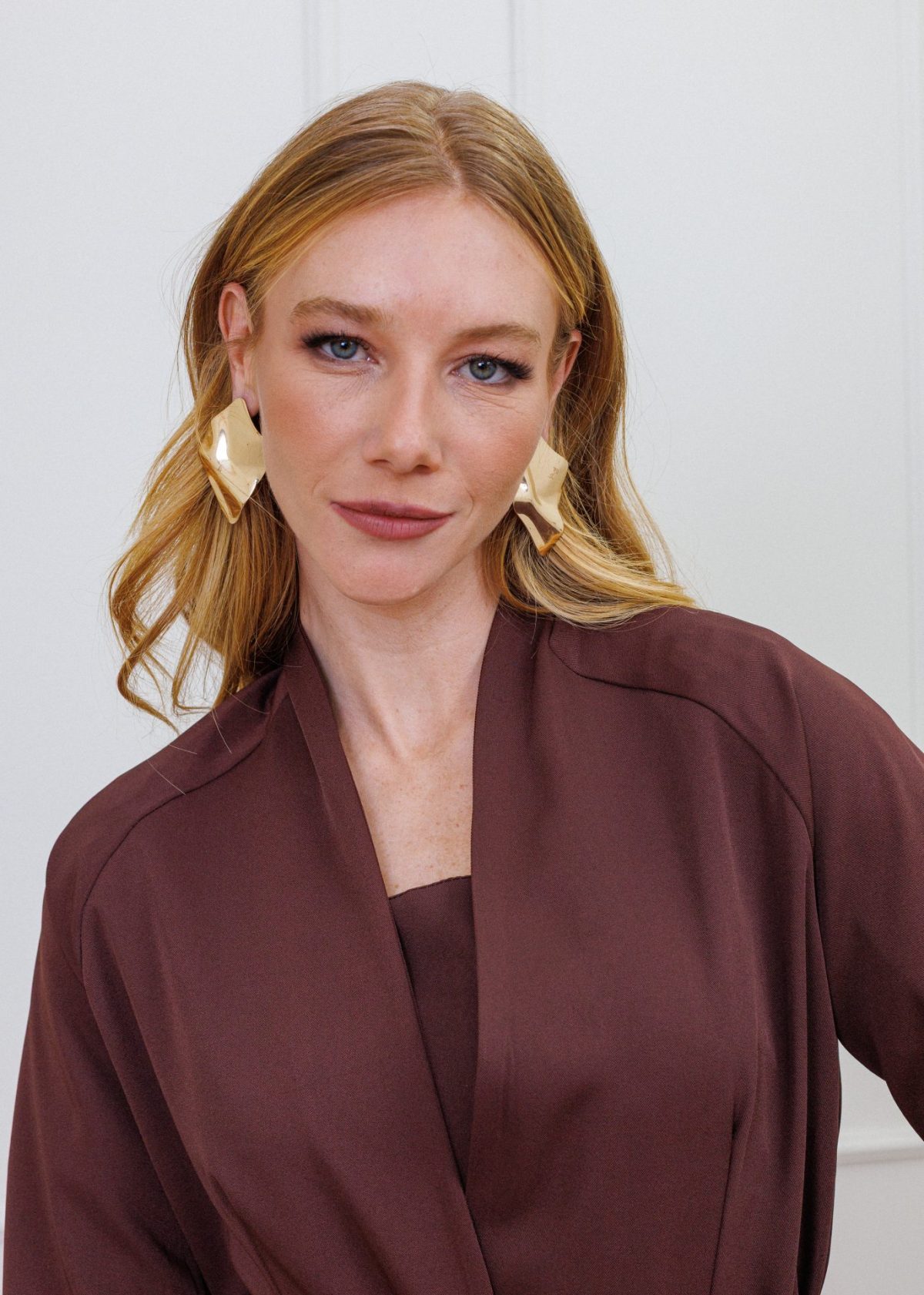 jaleco-raglan-mocha-marrom-com-cinto-estiloso-clínica-médico