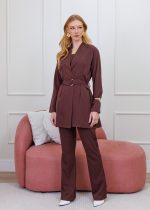 jaleco-raglan-mocha-marrom-com-cinto-estiloso-clínica-médico
