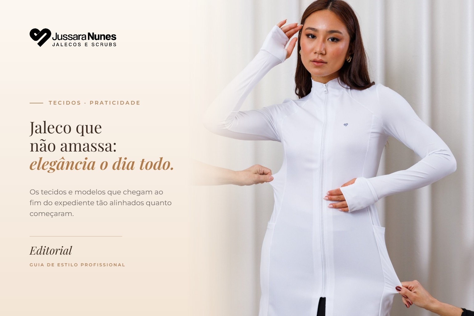 Capa Jaleco que não amassa: profissional usando o Jaleco Active Branco com malha tecnológica da Jussara Nunes